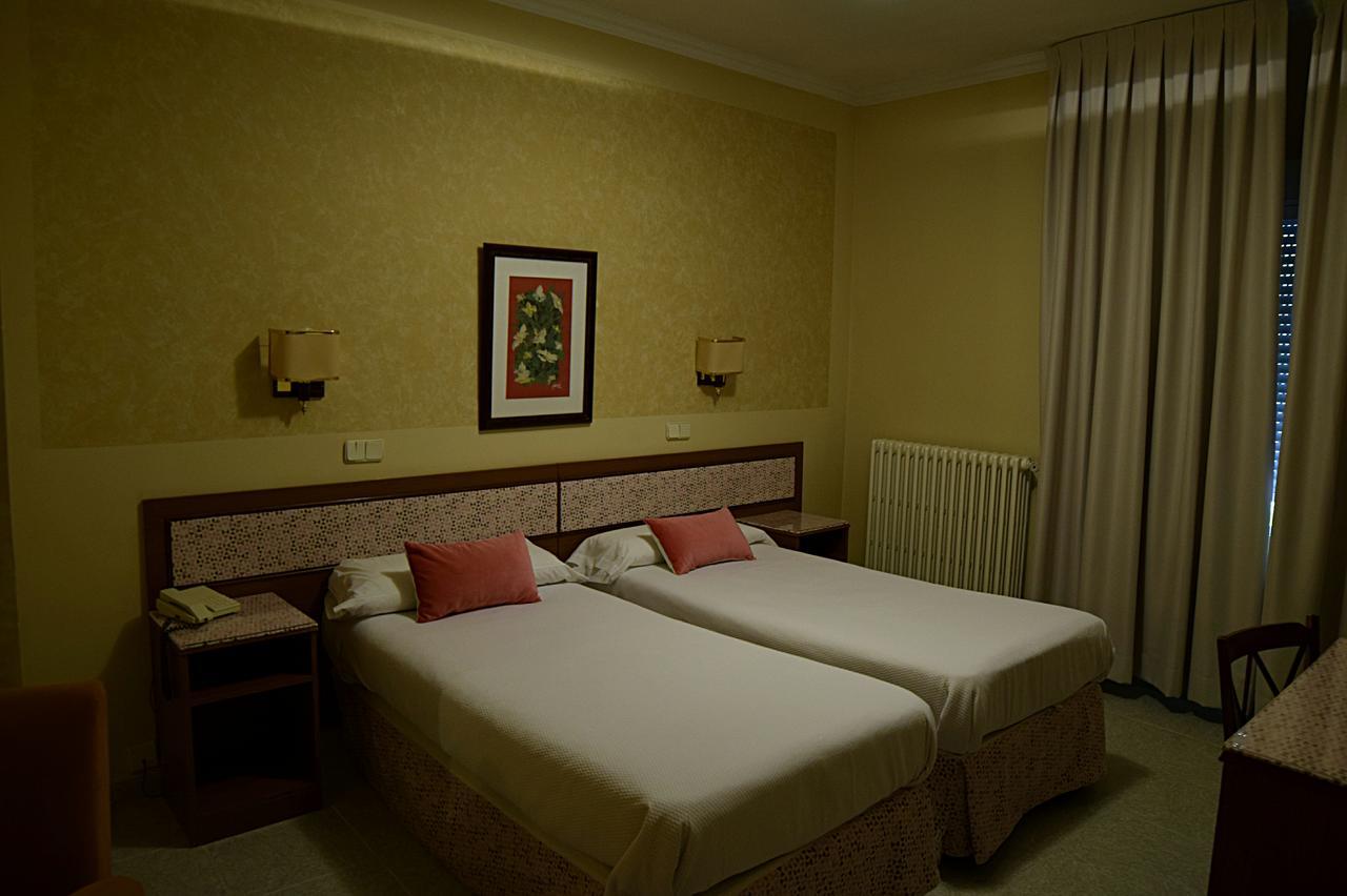 Hotel Mercedes Aranjuez Bagian luar foto