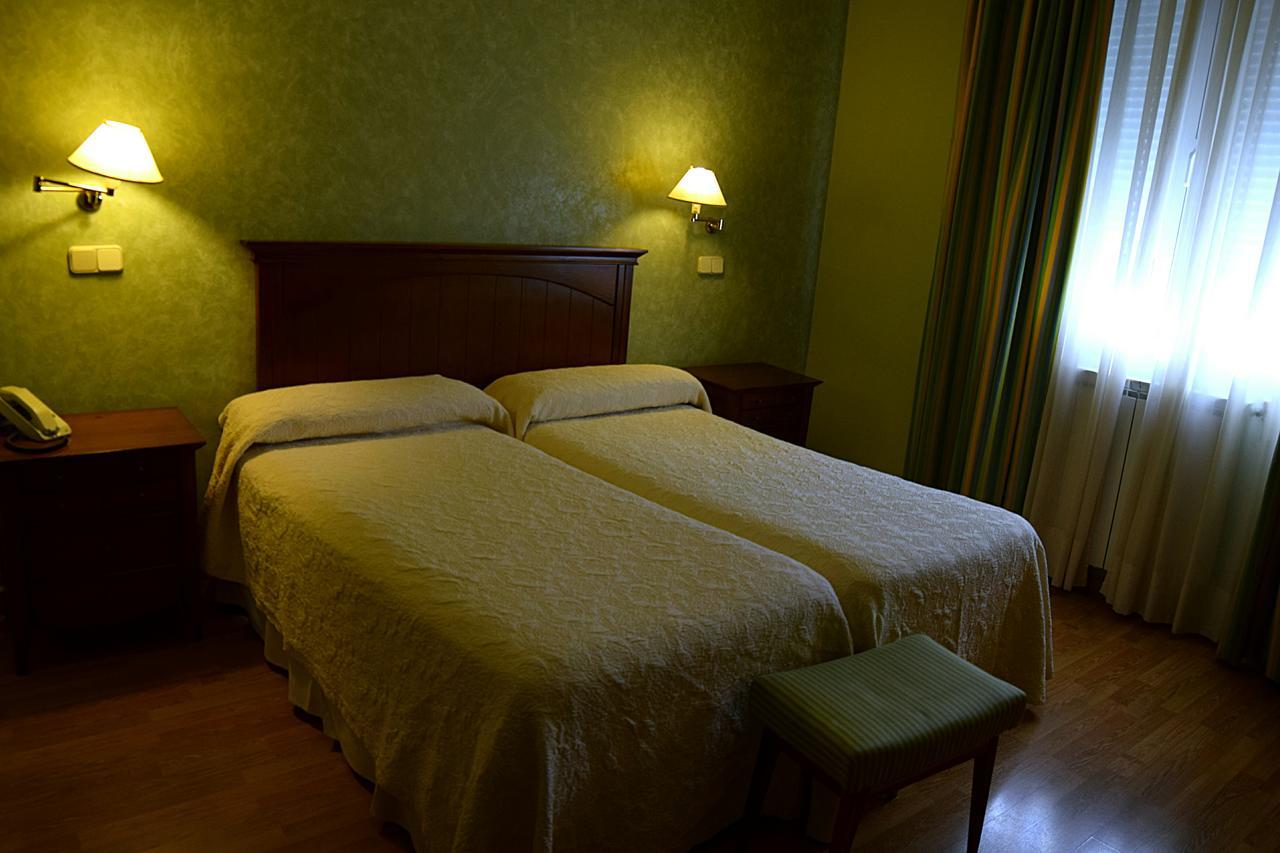Hotel Mercedes Aranjuez Bagian luar foto