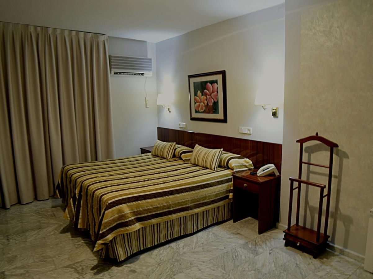 Hotel Mercedes Aranjuez Bagian luar foto