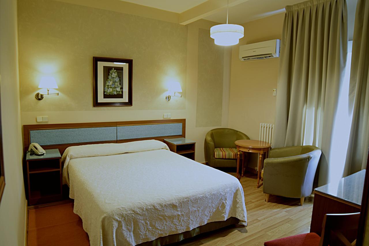 Hotel Mercedes Aranjuez Bagian luar foto