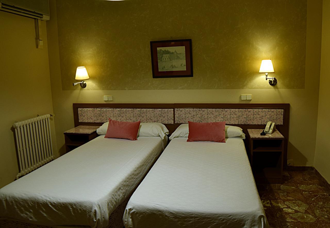 Hotel Mercedes Aranjuez Bagian luar foto