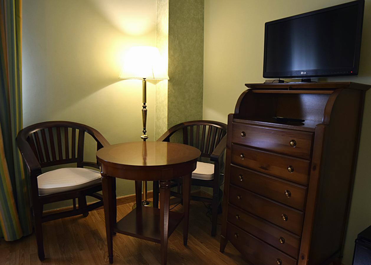 Hotel Mercedes Aranjuez Bagian luar foto