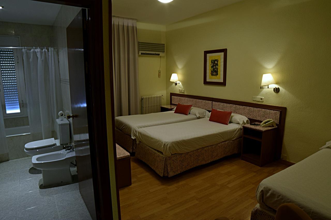 Hotel Mercedes Aranjuez Bagian luar foto